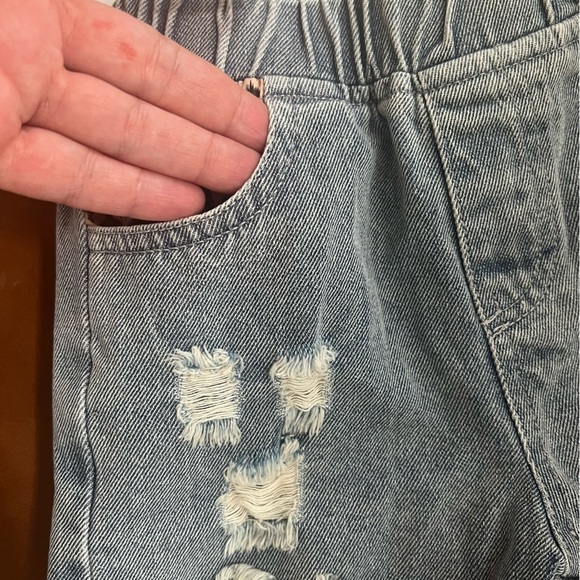 Two Piece Set Baby Girl Leopard Distressed
Denim Shorts and Tee Set Sz 12-18 NWT - Picture 7 of 7